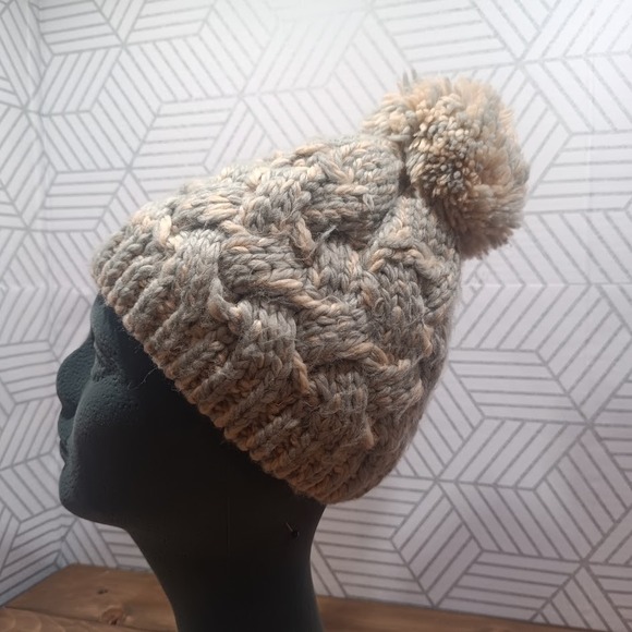 Hattie Carnegie Accessories - Forever 21 Cozy Chunky Knit Pom-Pom Gray & Tan Winter Warm Cable Knit Beanie Hat